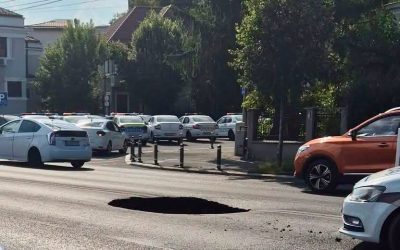 Surpare pe Eroilor: Apa Nova blochează Bulevardul