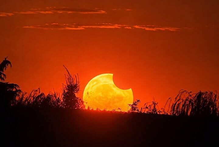 Eclipsă în România: Imagini spectaculoase și emoție pură