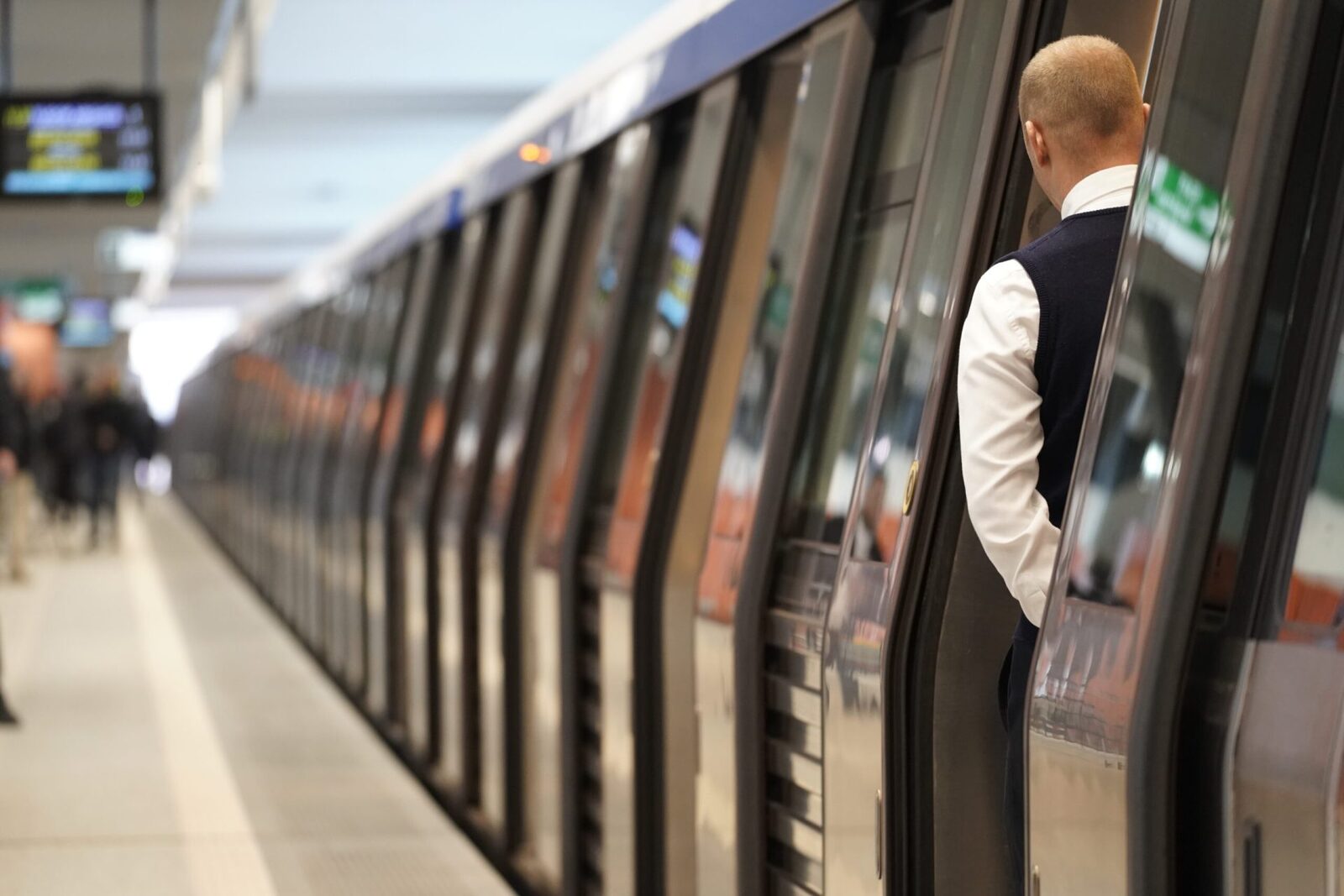 Metrou: Defecțiune tehnică blochează circulația între Republicii și Costin Georgian