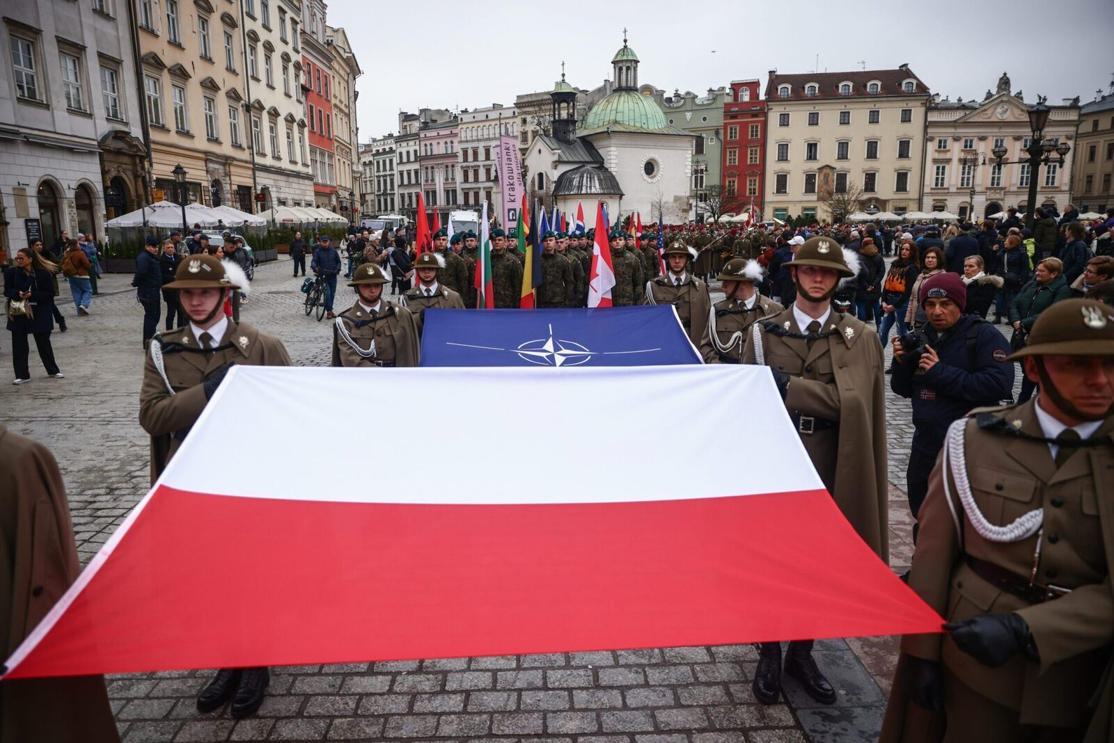 Polonia refuză arme nucleare pe teritoriul său, sub presiunea Rusiei