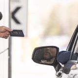 România taie accesul la țigări ieftine: 40 pachete/40 zile