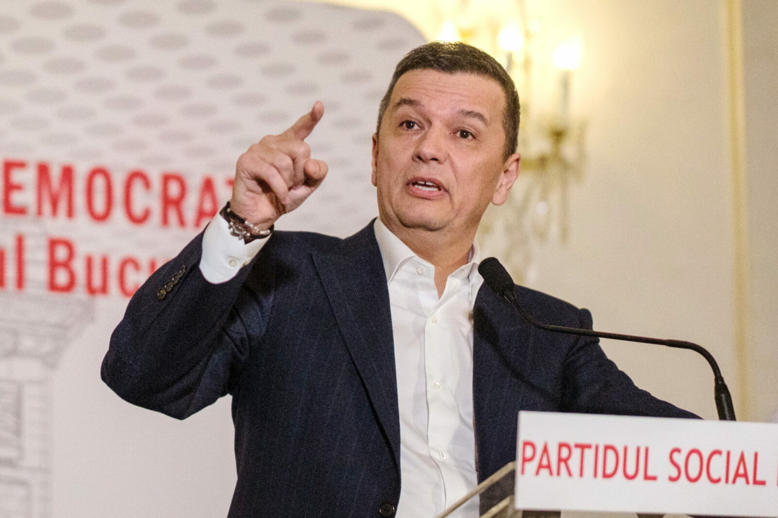 Grindeanu ia la țintă Guvernul: 1000 euro/secundă împrumut, plecați useriști