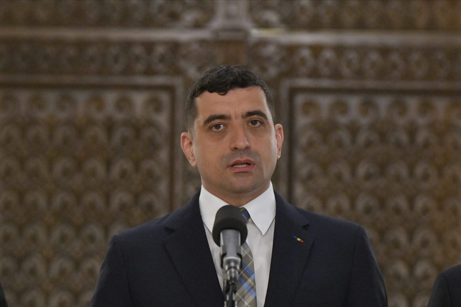 George Simion apără ciobanii Transalpinei de sacrificiul oilor