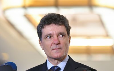 Nicușor Dan, luptă la CCR pe averea partenerilor de demnitari