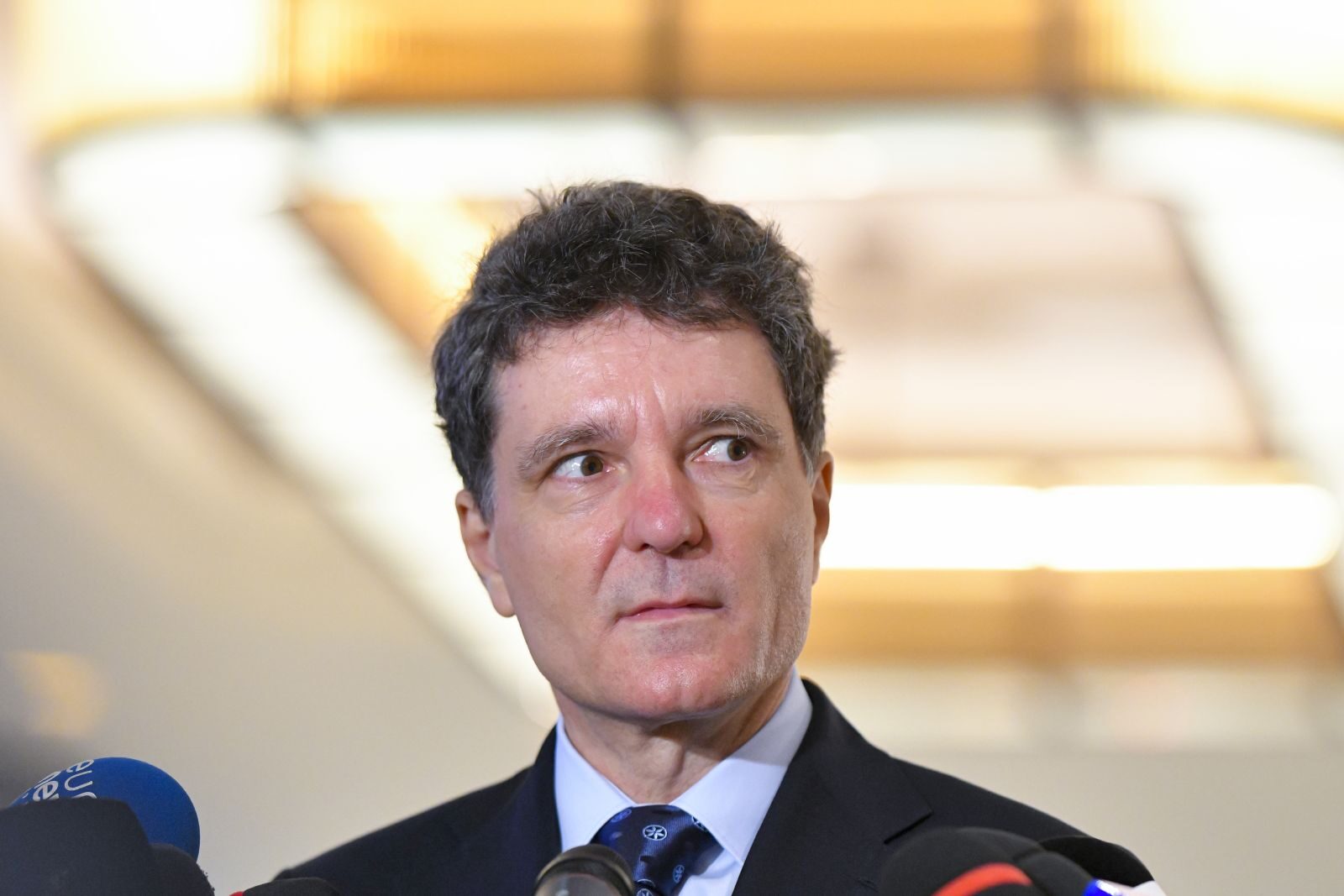 Nicușor Dan, luptă la CCR pe averea partenerilor de demnitari