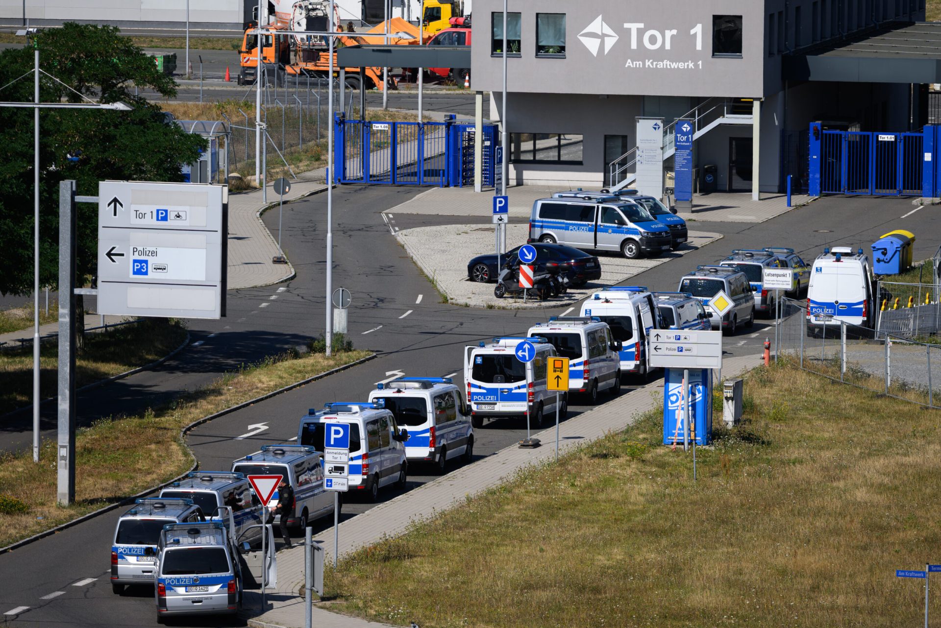 Germania, atacată zilnic! Ministrul de Interne dă alarma