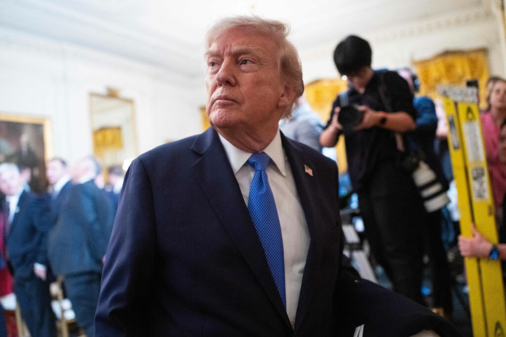 Trump cere americanilor prețuri mari la pompă: Un „serviciu pentru lume”