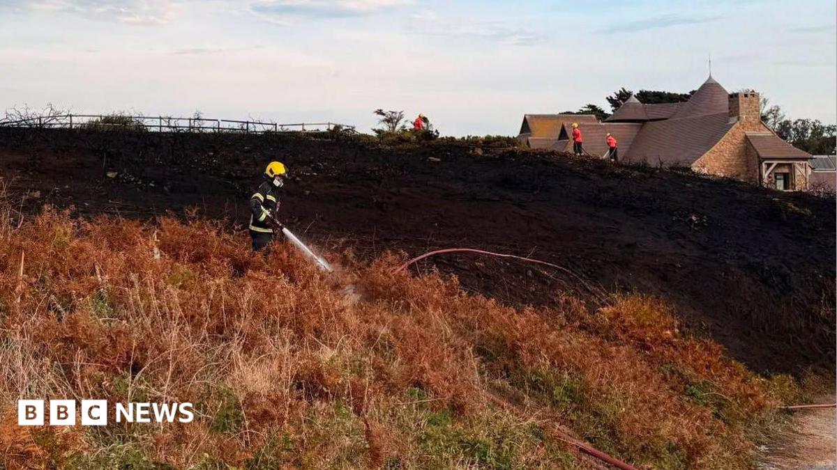 Foc de artificii dezlănțuie infernul pe câmpul uscat din Corbiere