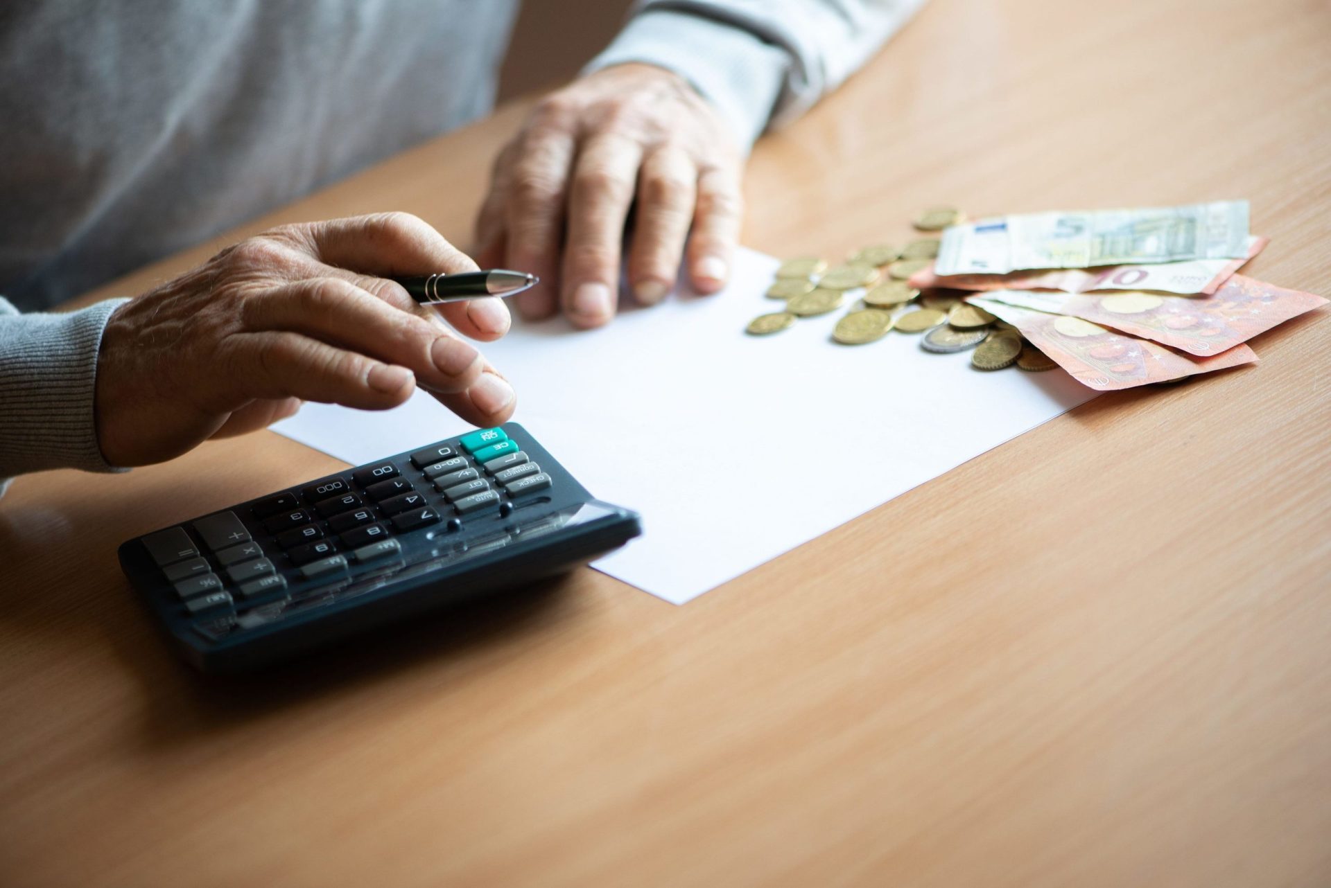 Studenție și muncă simultan? Afectează vechimea calculul pensiei