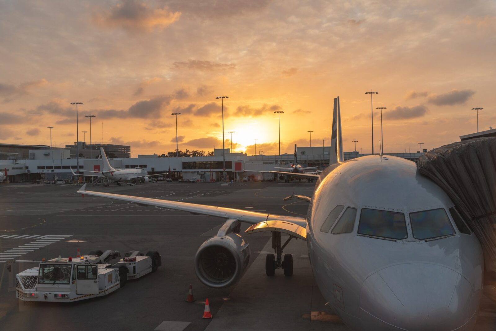 Airbus A320, frână de urgență pe aeroport, evitat Boeing Qatar Airways