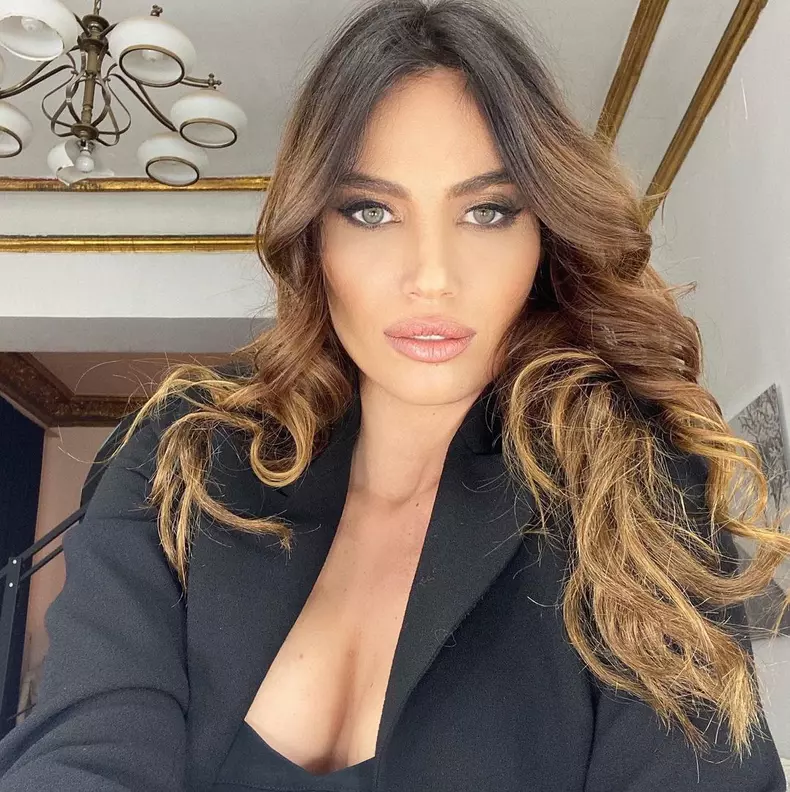 ALINA PUȘCĂU, CU FAȚA LA BOALĂ: PRIMELE IMAGINI DUPĂ TRATAMENT