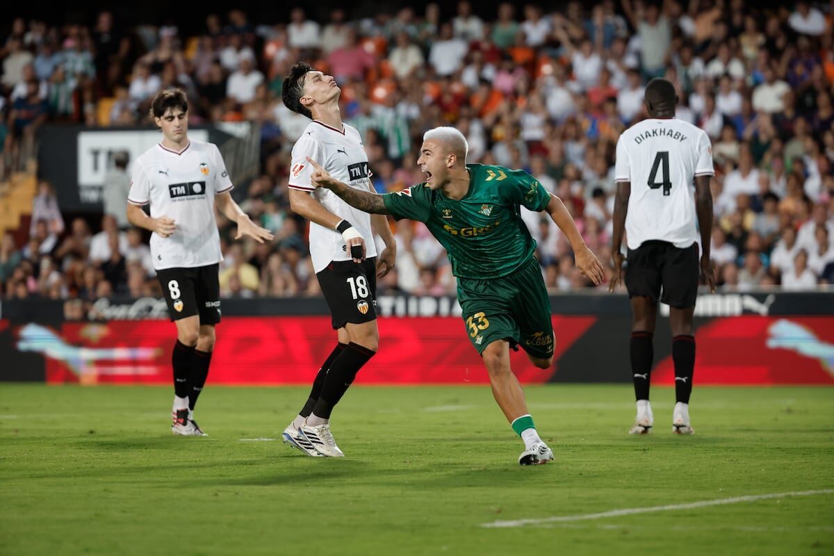 Betis învinge Valencia la limită, scandal în tribune