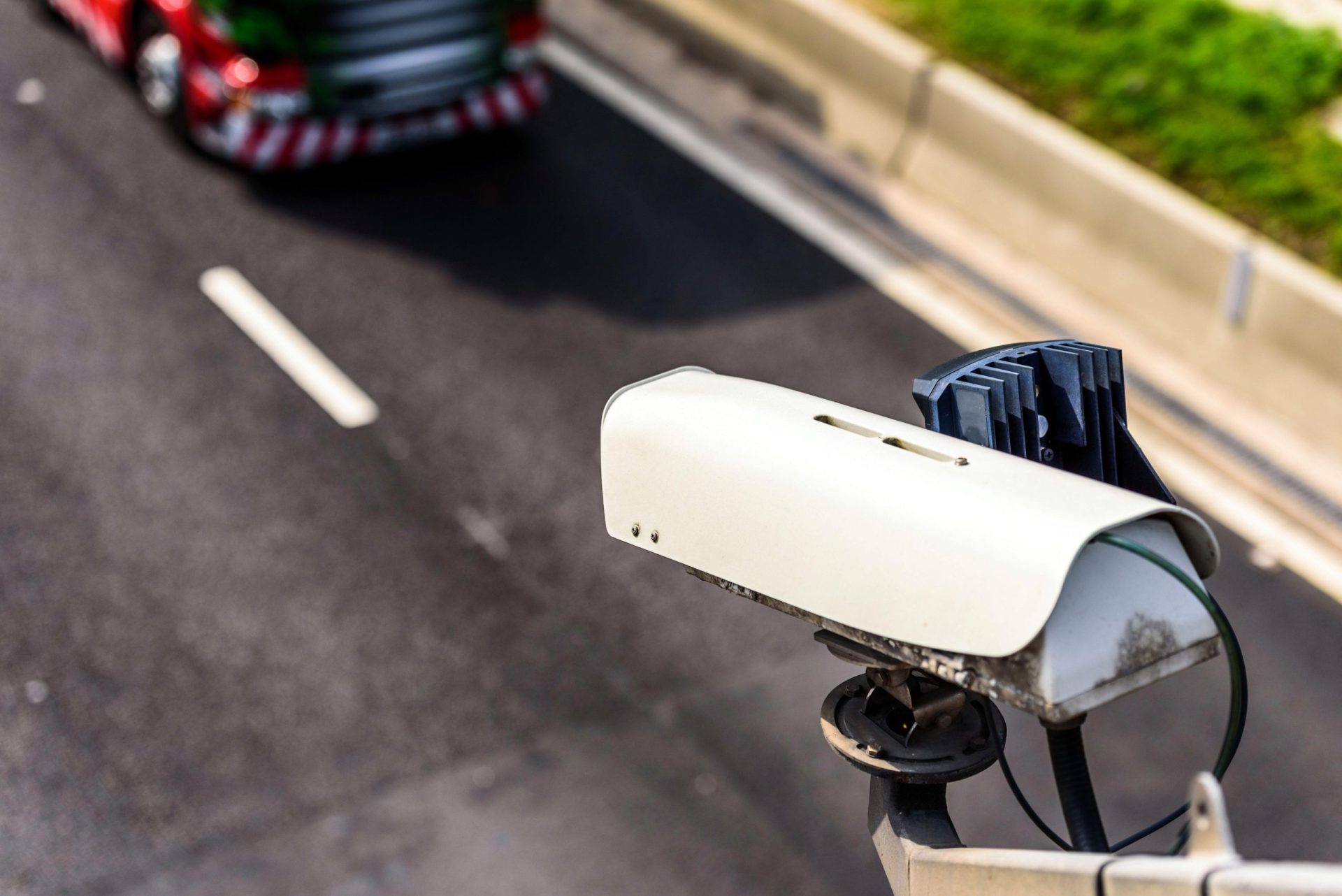 Amenzi automate de la camere: Ce detectează fără polițist