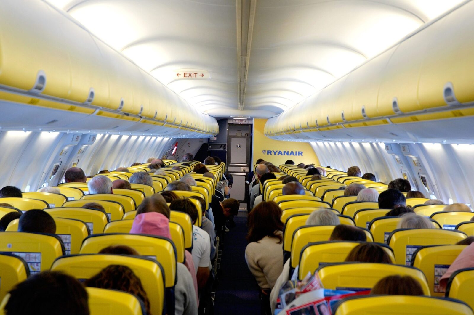 Ryanair: Cauzele inițiale ale incidentului cu geamul ieșit