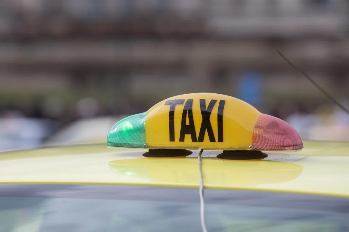 Escrocherii taxi: 5 capcane de vacanță ce te lasă fără bani