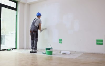 Statul dă bani pentru renovări: Cine și cum îi poate primi