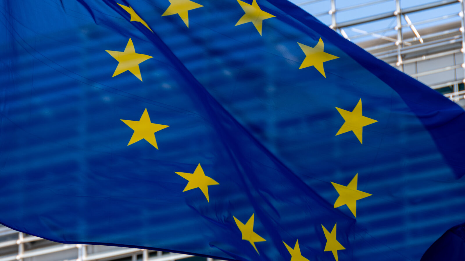 Bruxellesul, reacție fermă: Fonduri PNRR blocate pentru Fritz și România?