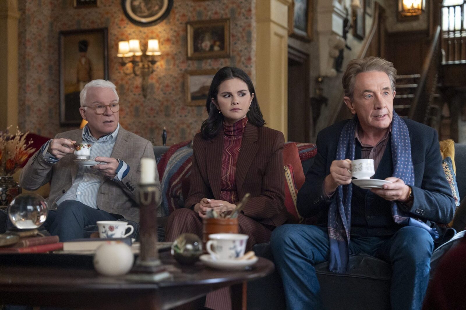 Charles, Oliver, Mabel: Noul mister londonez i-a prins