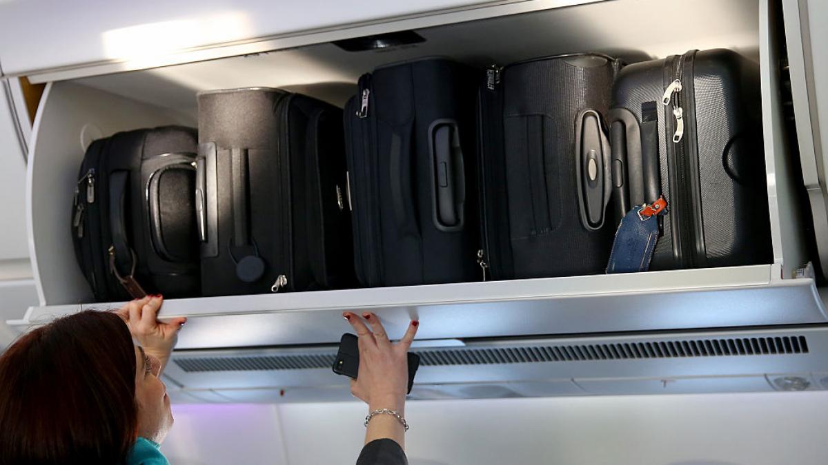 Trucuri bagaj avion: Evită taxele ascunse!
