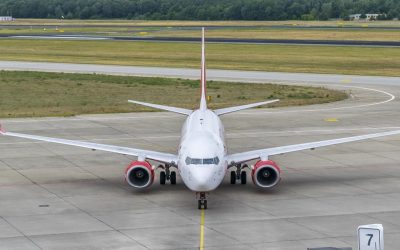 De ce avioanele sunt albe? Explicația ne aduce bani