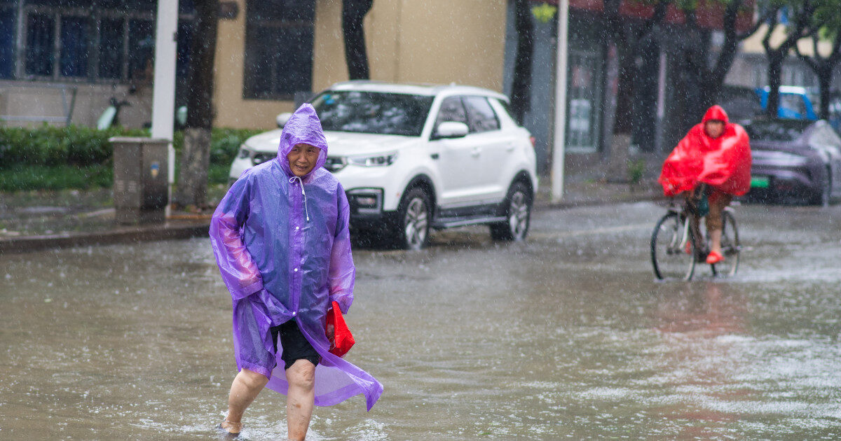 Dolphin, Taifunul dezastrului în China: Un milion evacuați, zboruri anulate