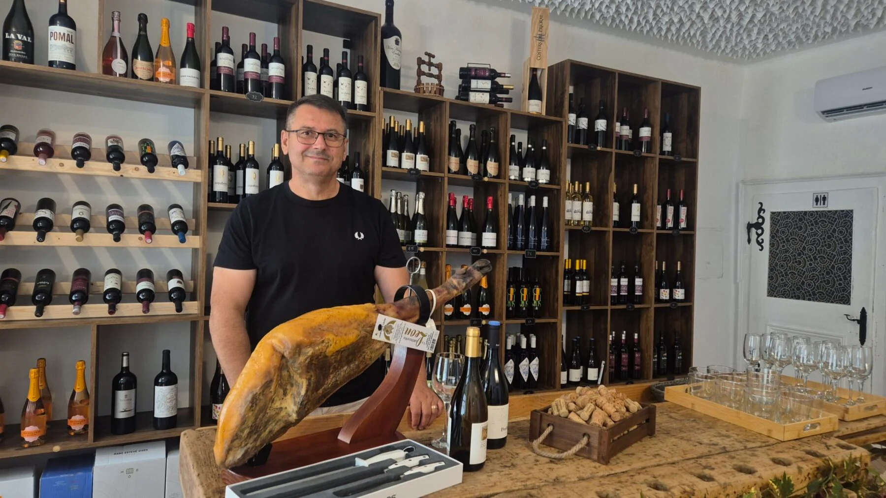 Românii din Spania au deschis magazin iberic la Sibiu