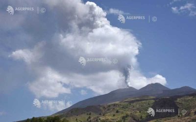 Etna închide cerul Siciliei