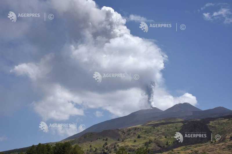 Etna închide cerul Siciliei