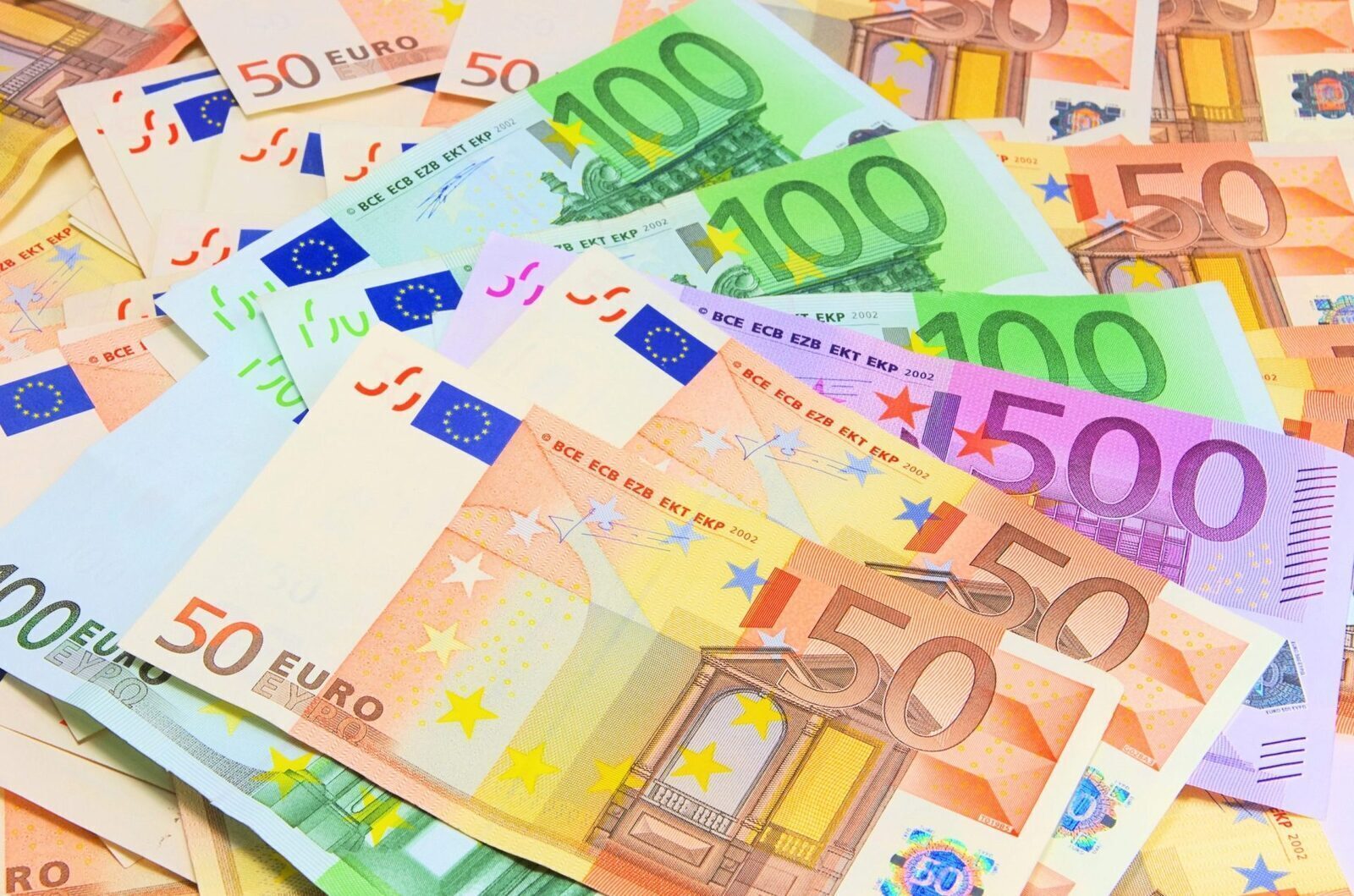 Europenii Redescoperă Banii: Cash-ul Revine în Portofele