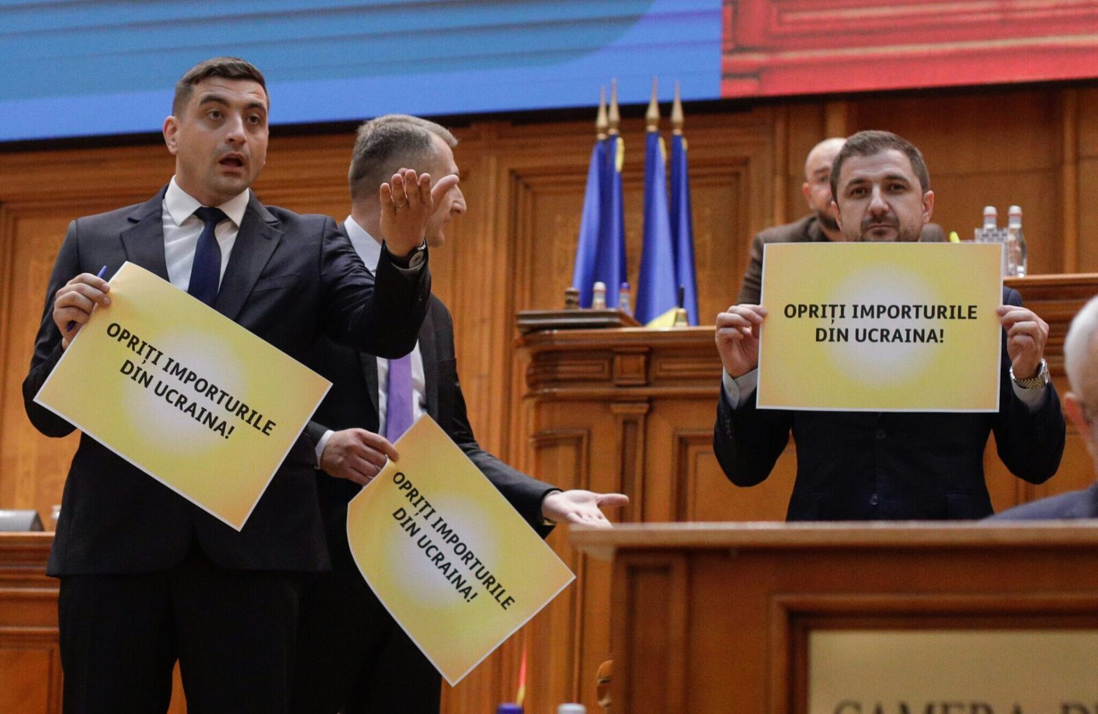 AUR copiază propaganda Putin pentru atacul la Nicușor Dan
