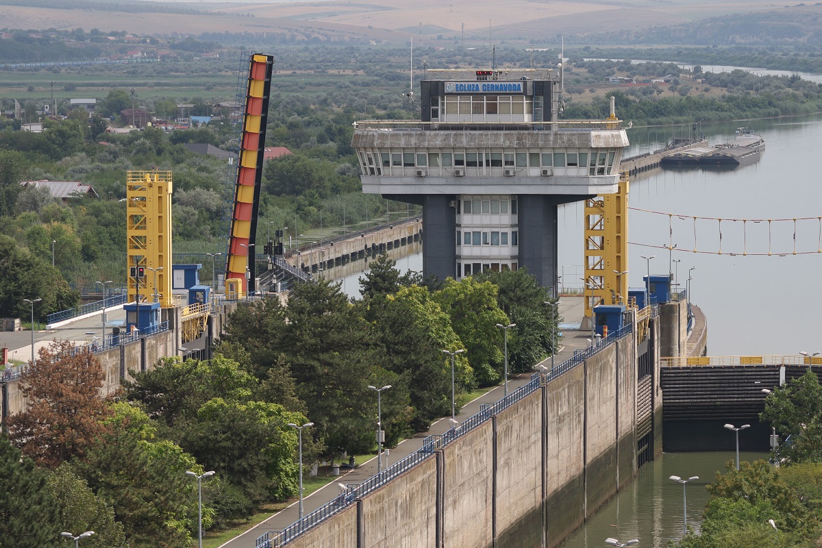Cernavodă Unitatea 2, funcțională încă 9 zile după scufundarea barjelor