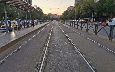 Șine tramvai București blocate. Probleme din subteran întârzie lucrările