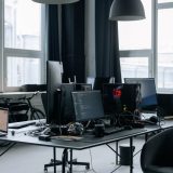Gigantul american din România concediază din nou. Profitul, pe masă