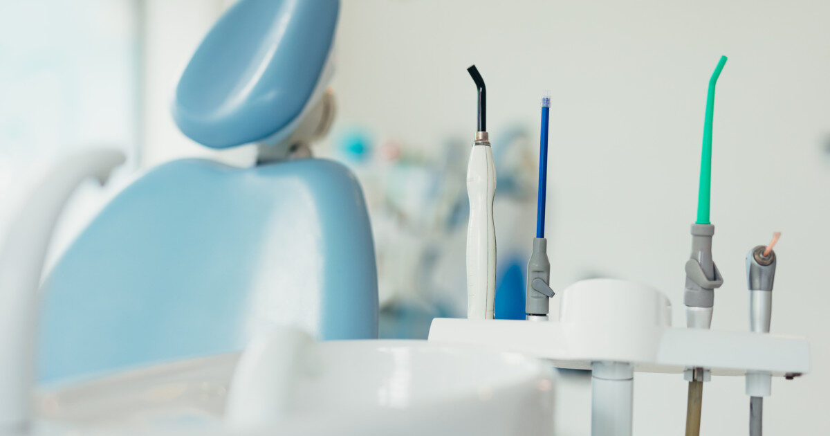 Dentisti în exces: Colegiul Stomatologilor cere mai puține locuri la buget