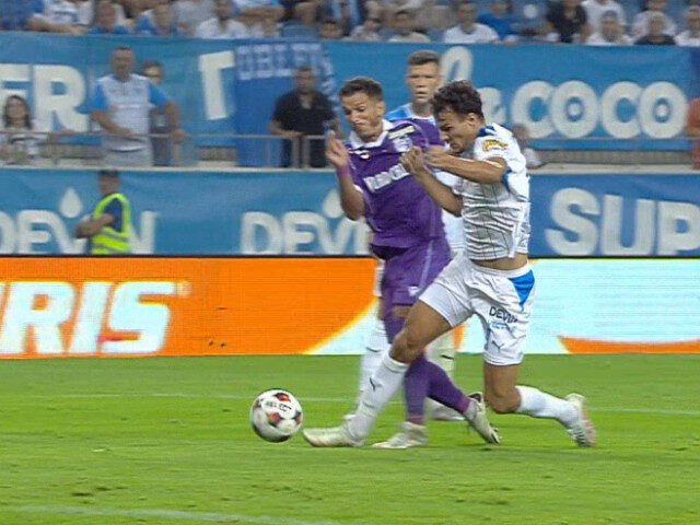 Craiova a cerut penalty! Arbitrul a văzut altceva