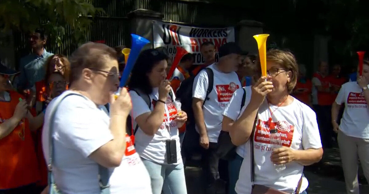 Pîslaru: Sindicatele blochează legea salarizării. 80% din public, în pierdere
