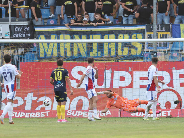 Petrolul, victorie din penalty la 10 oameni