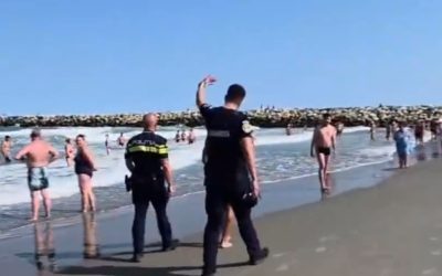 Turiști sfidează steagul roșu pe litoral, intervin forțele de ordine