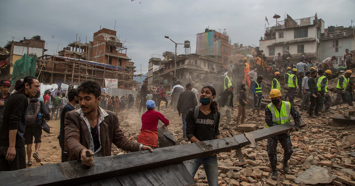 Dezastru Nepal-China: 31 morți, sute dispăruți, 291 turiști străini