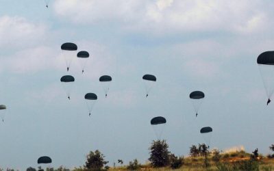Militari din Forțele Speciale, răniți la parașutare. Ce s-a întâmplat după salt