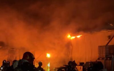 Incendiu mistuie hala din Sectorul 1: RO-Alert și zeci de pompieri luptă cu focul