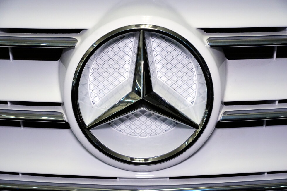 Mercedes AMG: Accizează logo-urile cu risc de arsuri