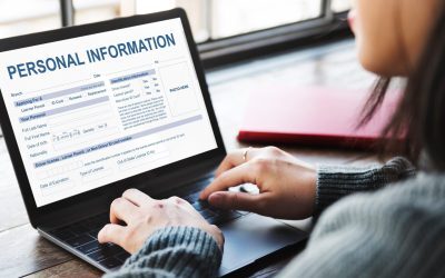Laptop de serviciu: Angajatorul îți citește mesajele private