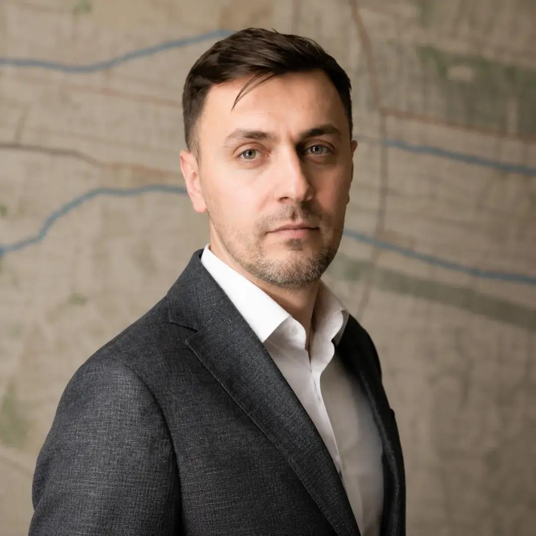 Dvloper.io lansează AI Factory pentru afaceri reale