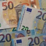 Lider galerie prins cu aproape 1 milion de euro