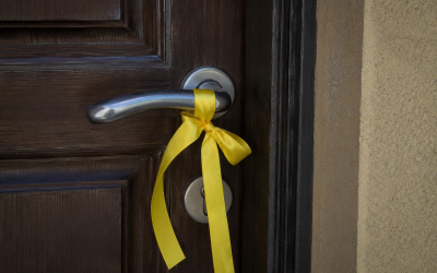 Panglica galbenă pe clanță: Mesajul ascuns al proprietarilor
