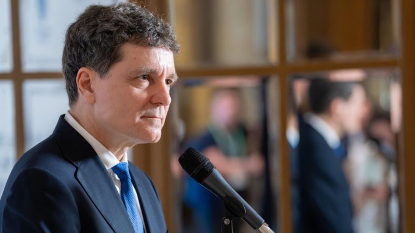 Nicușor Dan atacă la CCR legea ANI
