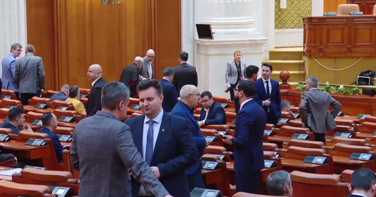 Deputații au CLIVAT Fondul salarial: Nu se plătesc datorii