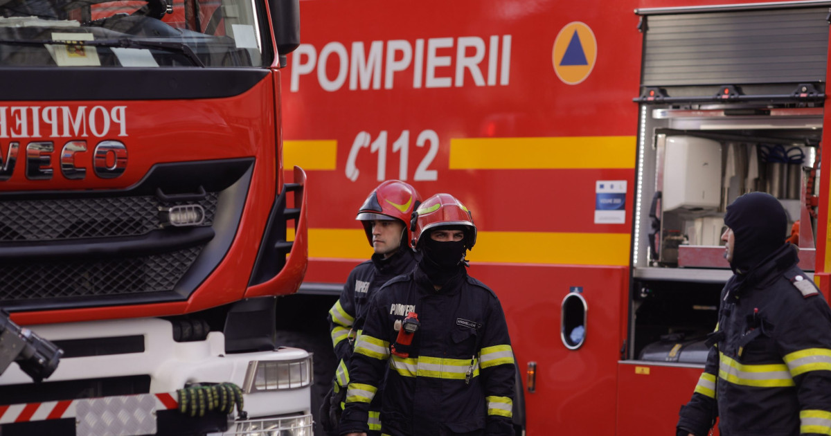 Constanța: Incendiu uriaș la depozit de uleiuri, RO-Alert emis