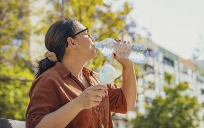 Hidratare pe caniculă: Câtă apă bei și ce mănânci după greutatea ta